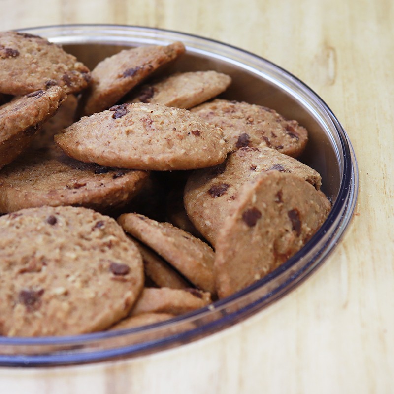 Biscuits complets à la noix de coco et au chocolat sans sucre et sans