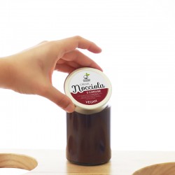 CREMA DI NOCCIOLE E CARRUBE